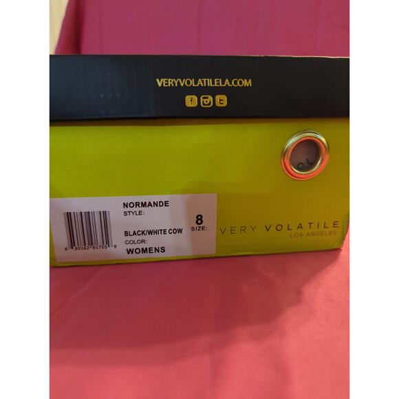 🖤 Very Volatile Normande Cow Print Sneakers – Size 8 – NIB 🖤 - Picture 4 of 4